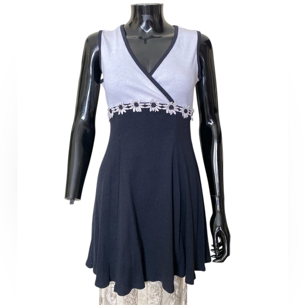 Vintage Next Era Monochrome Floral Accent Knit Dress Made in USA tie back